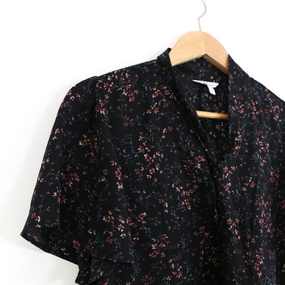 *Reitmans Black Floral Blouse - Picture 4 of 7